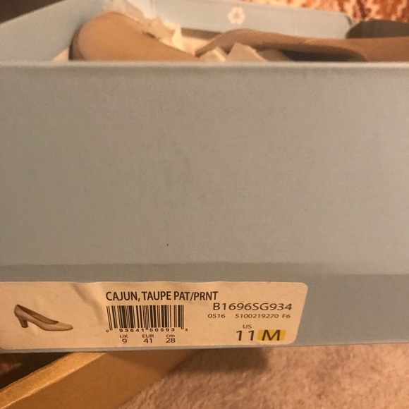 Tan colored heal/pump!  Shoe has never been worn! - Picture 2 of 3